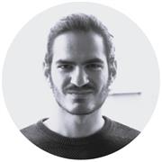 Designer con 15 anni di esperienza nel mondo del design